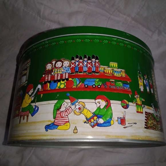 Vintage Christmas Santa Elf Cookie Tin 1982 Lynn Gates Design 8 3/4" Diameter - Picture 8 of 12